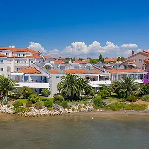 apartments-villa-ana-medulin.in-istria.net/