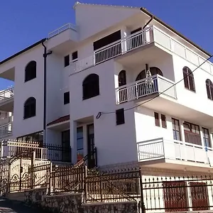 studio-apartments-nada.hotels-in-trogir.com/