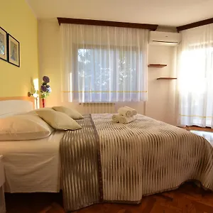 Nena , Pula Kroatien